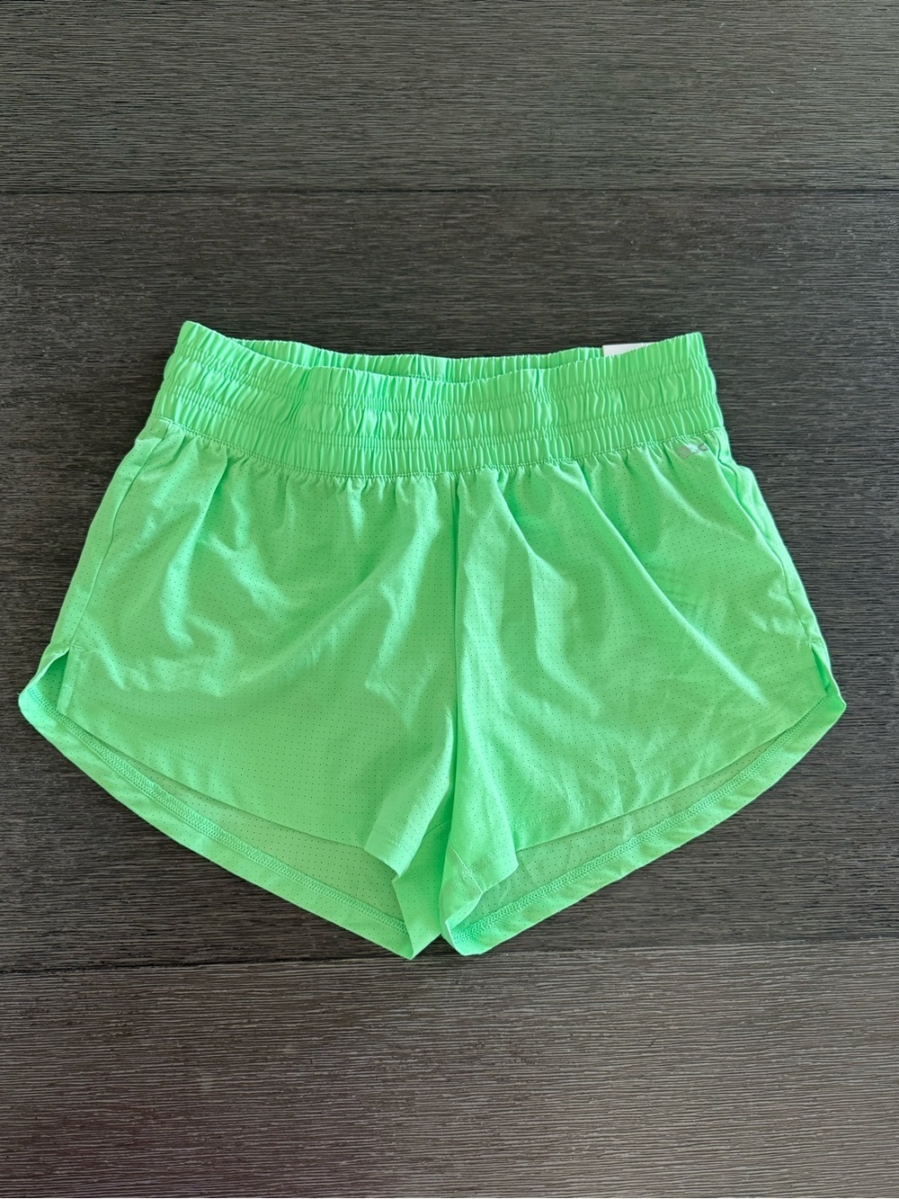 DICK'S Sporting Goods Women's High Rise Stride Shorts 2.0- Hyper Lime - Picture 3 of 7
